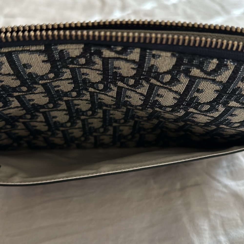 Dior Travel Pouch - Picture 6 of 6